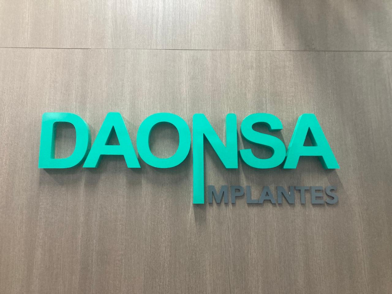 Letrero Daonsa en trovicel pintado