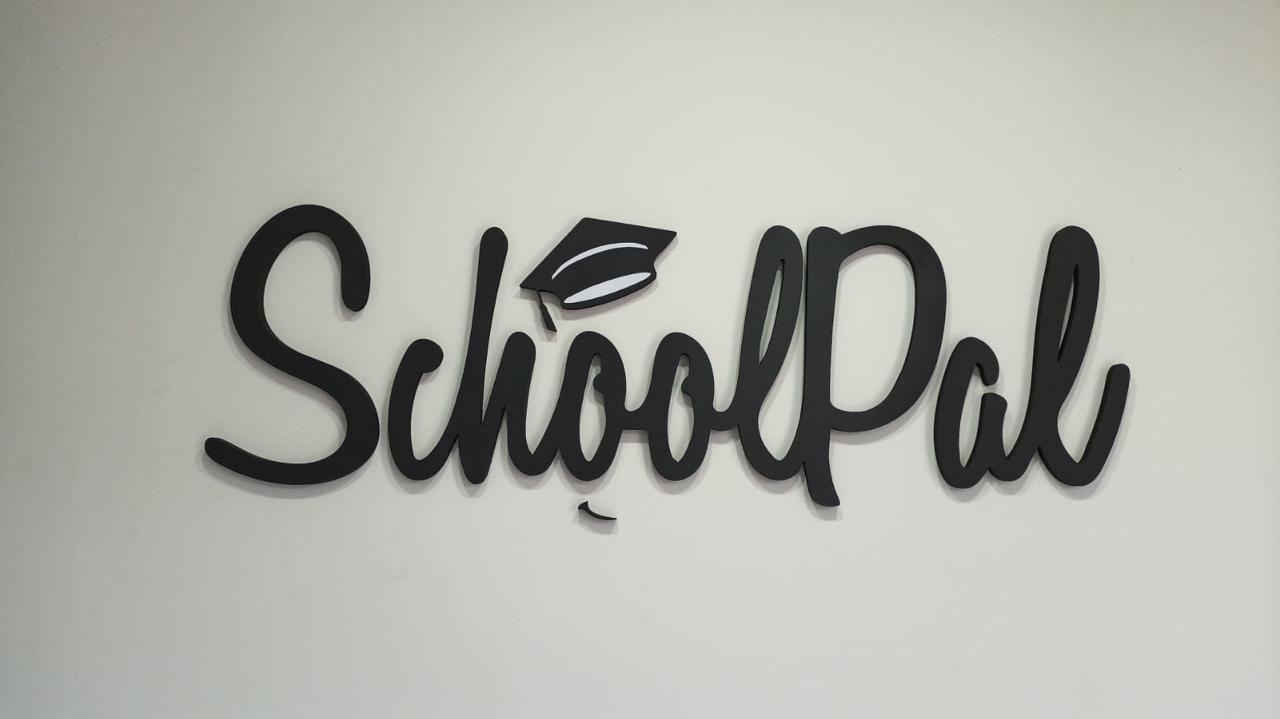 Letrero Schoolpal en trovicel pintado