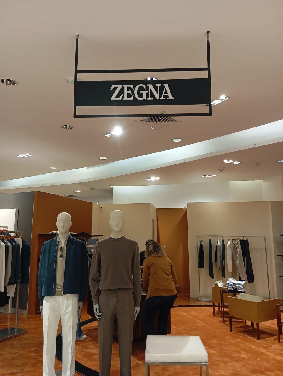 Letrero Zegna en trovicel pintado