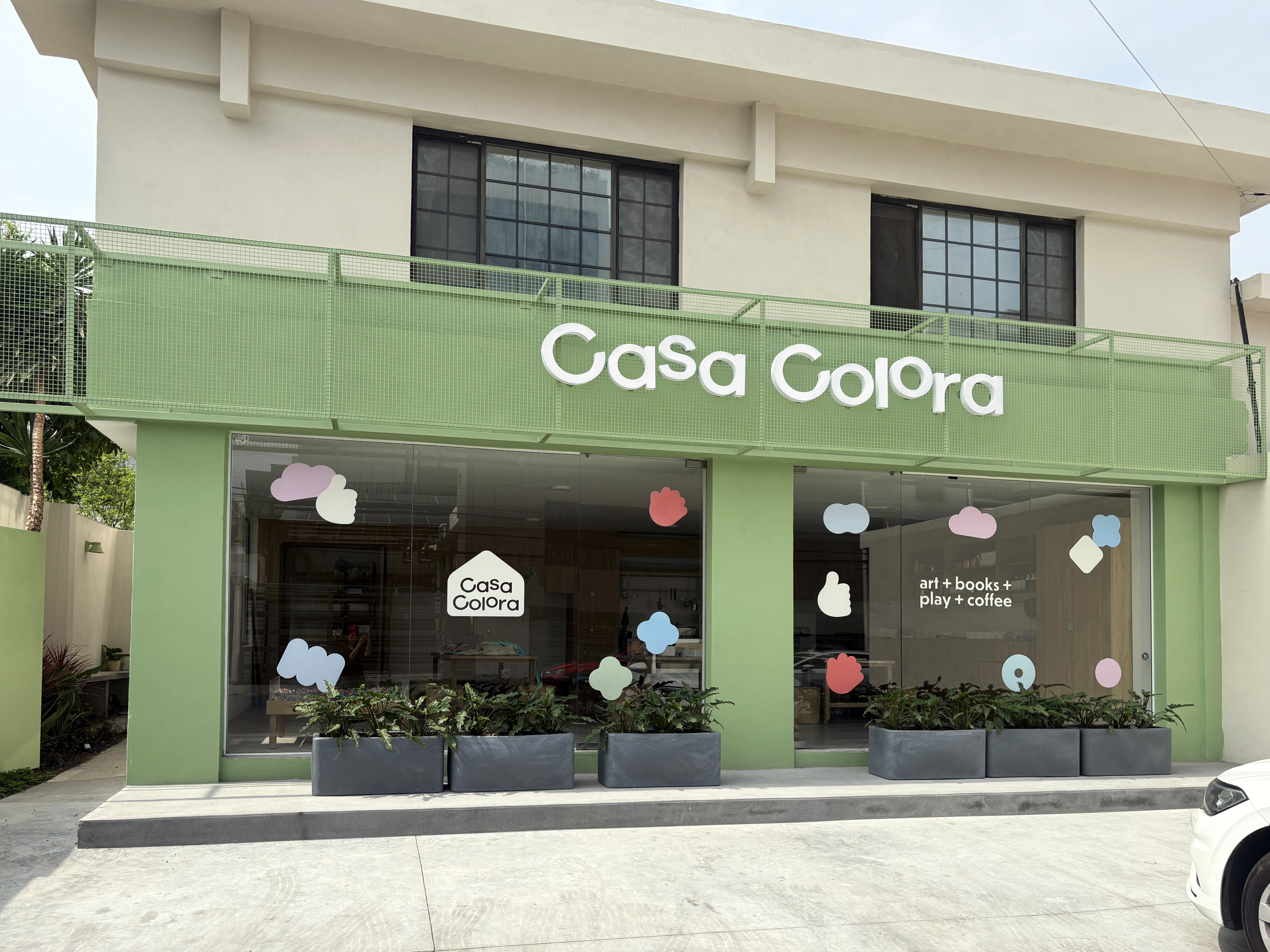 Letrero 3D Casa Colora — letras blancas en relieve