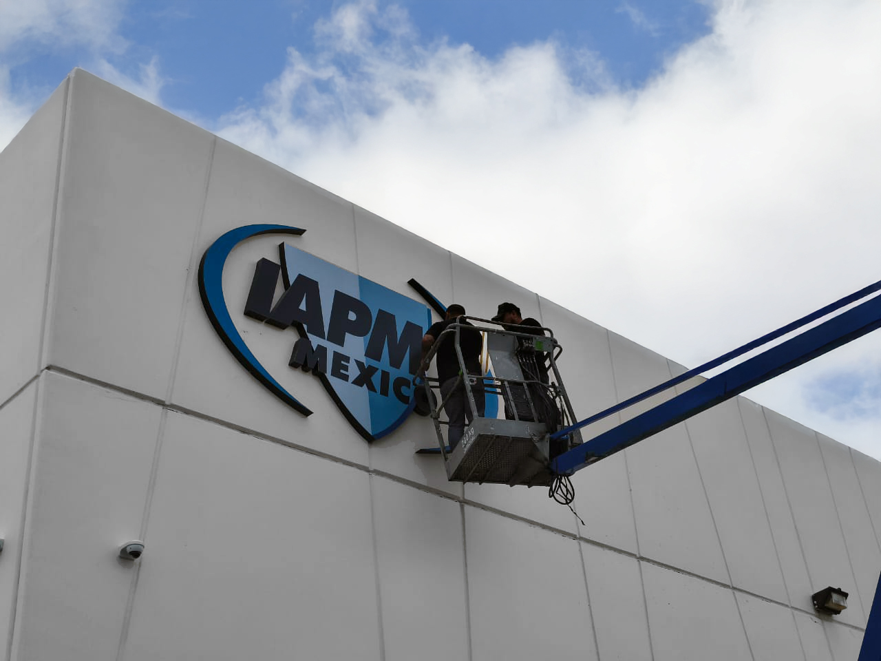 Letrero IAPM México con lámina 3D