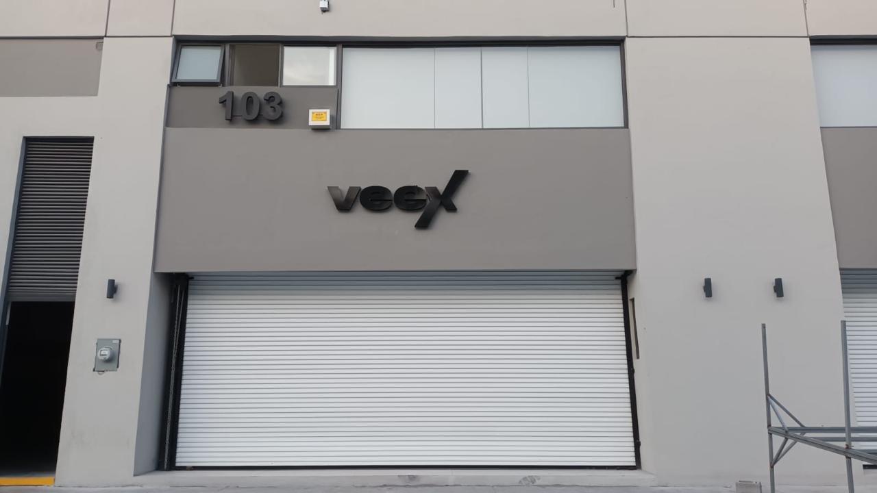 Letrero Veex con lámina 3D