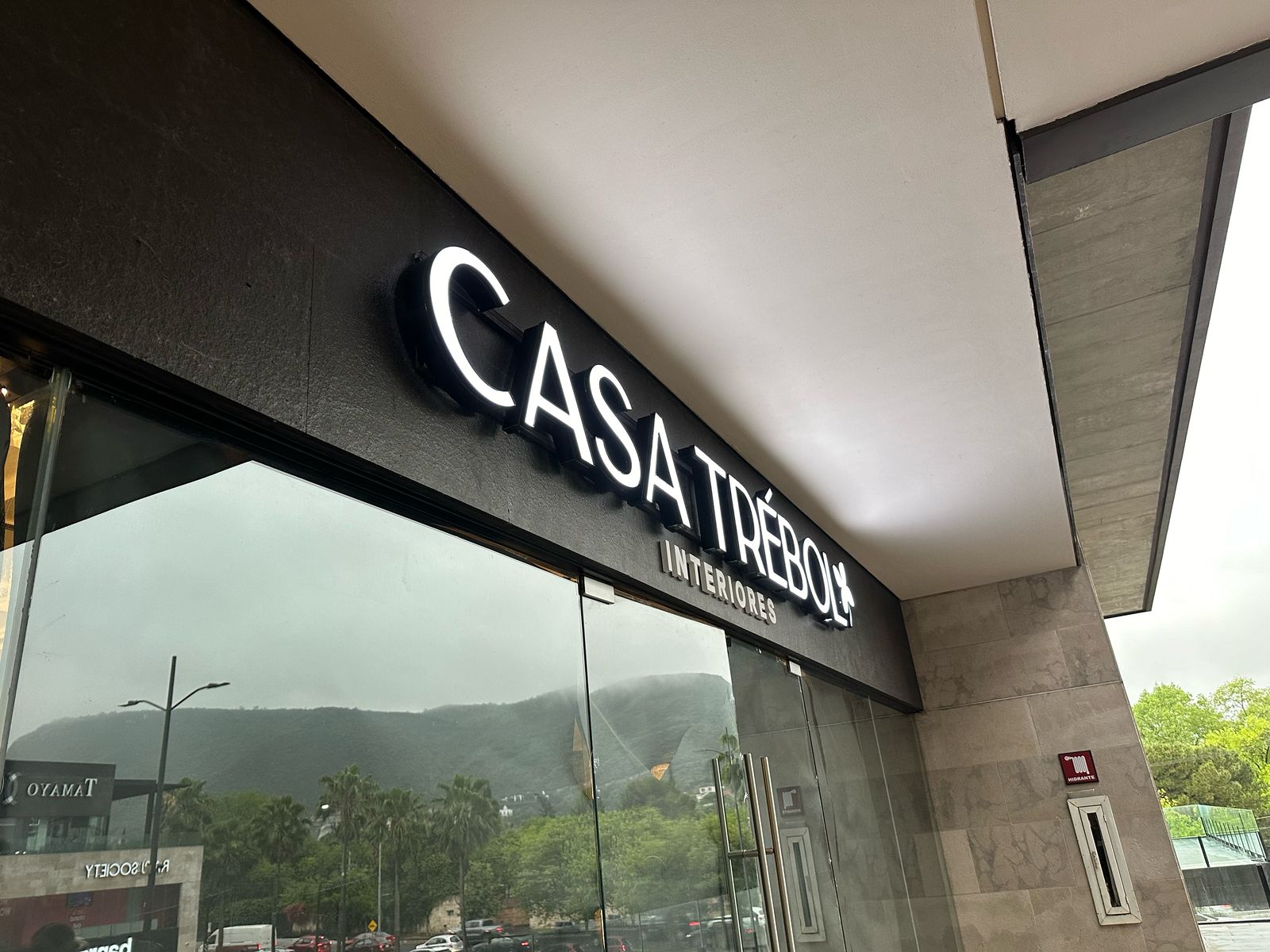 Luz blanca — letrero Casa Trébol con LED blanco