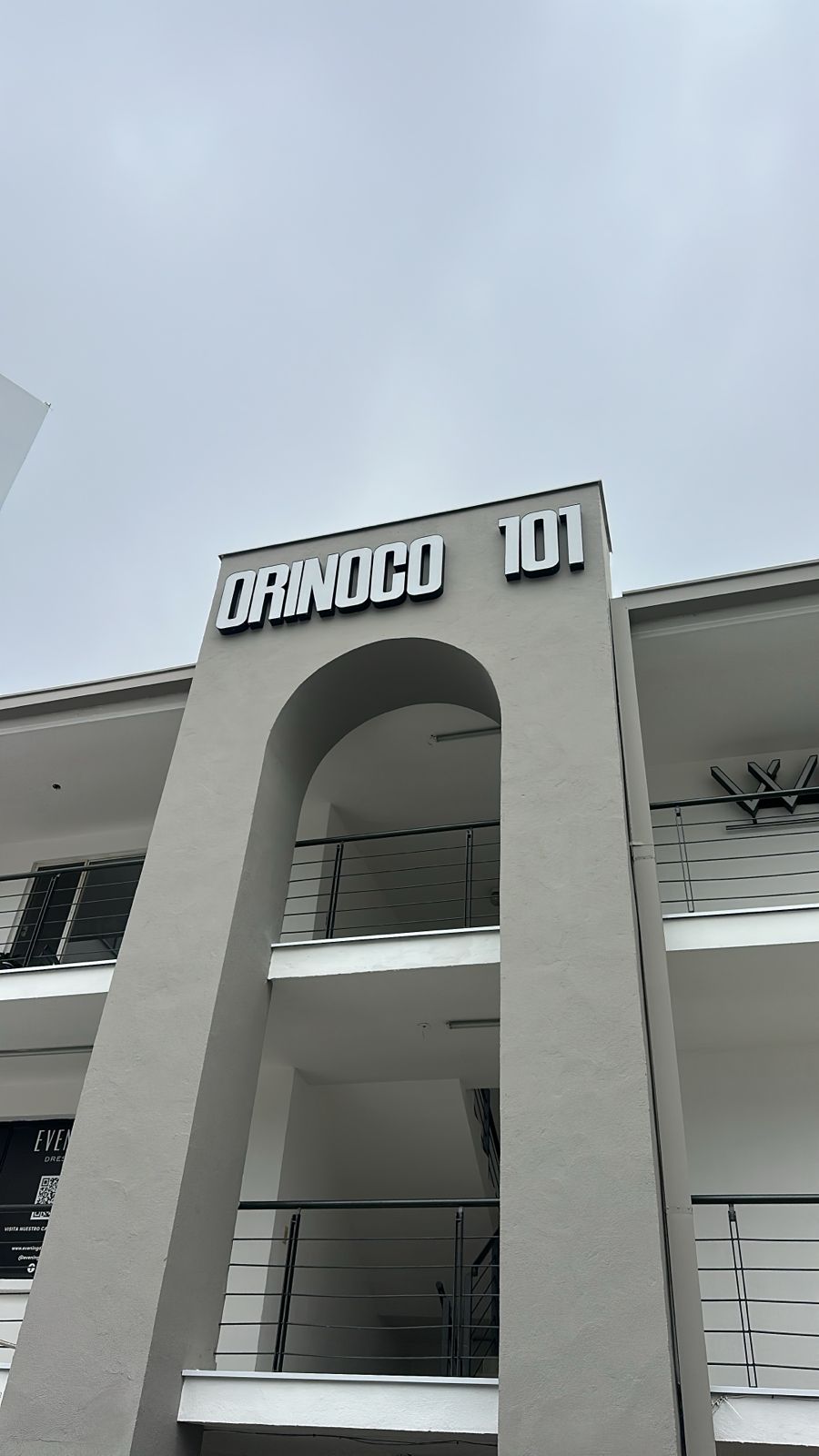 Letrero Orinoco 101 con LED blanco