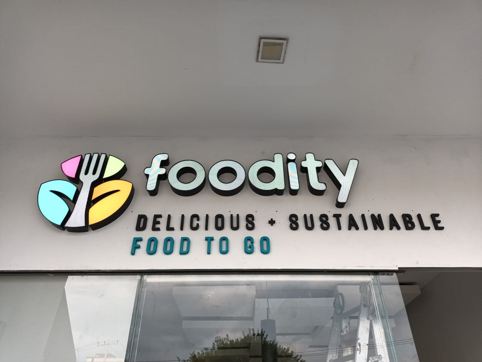 Letrero Foodity con LED de color